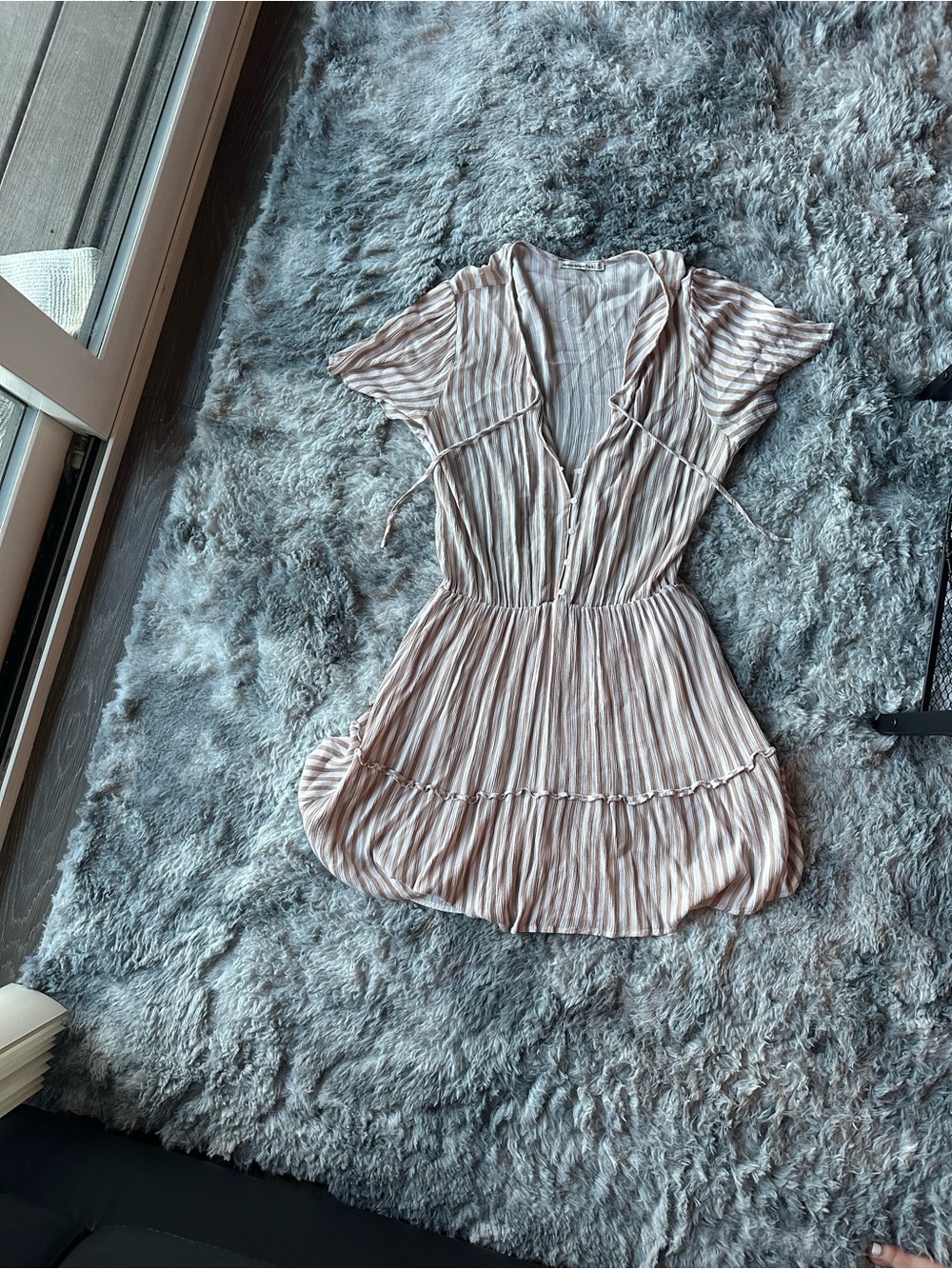 Abercrombie and Fitch Women’s Cream Pleated V-Neck Short Dress